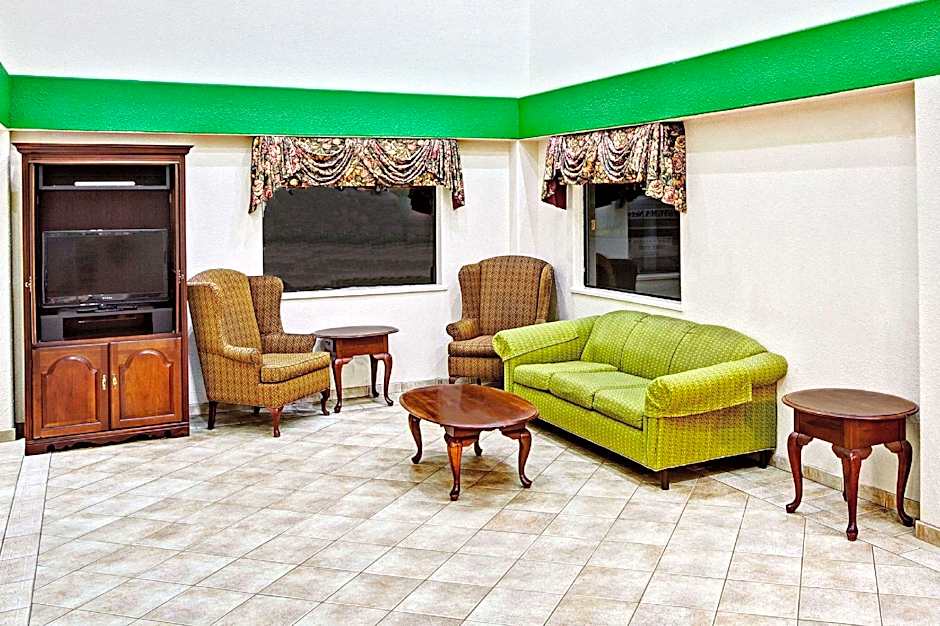 Super 8 by Wyndham Baytown / I-10