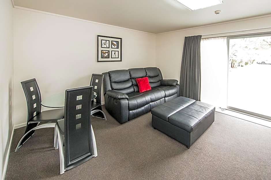 151 On London Motel & Conference Centre