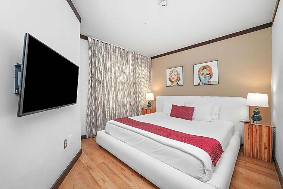 Photo 1 of 1 of Deluxe 1 King Bed Suite