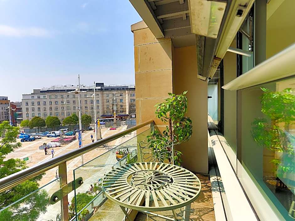 Live in Leeds Millenium Square Apartment