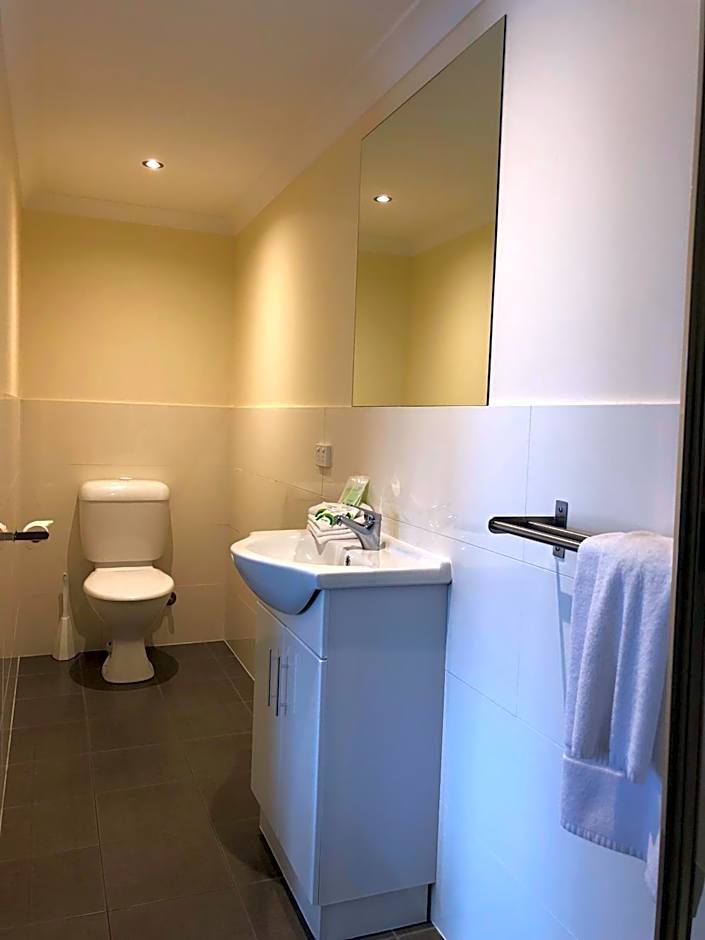 Lakeside Motel Waterfront