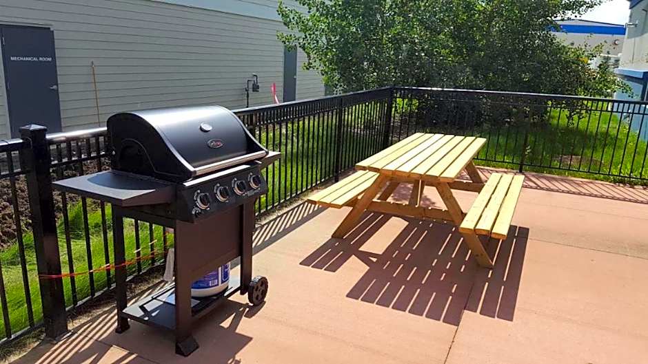 Days Inn & Suites by Wyndham Fort Saskatchewan