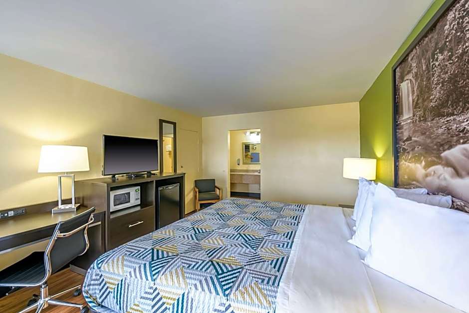 Motel 6 Forsyth, GA Tift College