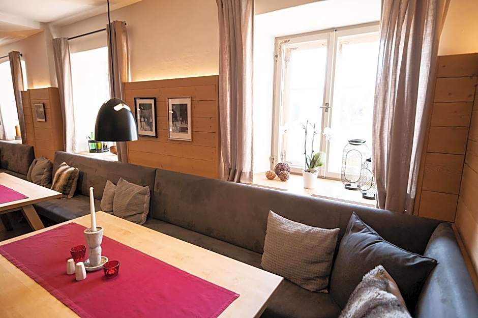 LANDHOTEL ALTE ZOLLSTATION- Historical Building