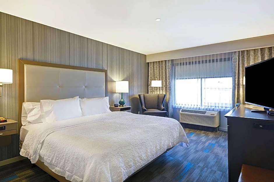 Photo 1 of 1 of 1 King Bed, Hearing/Mobility Accessible, Bathtub
