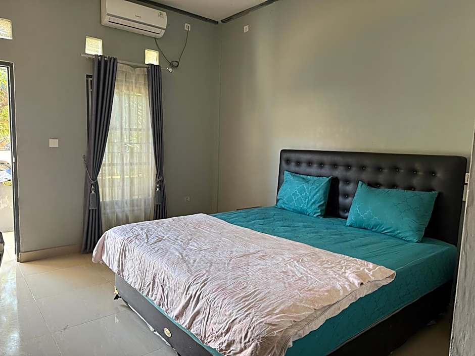 Sumbawa Maluk Homestay Kost tika