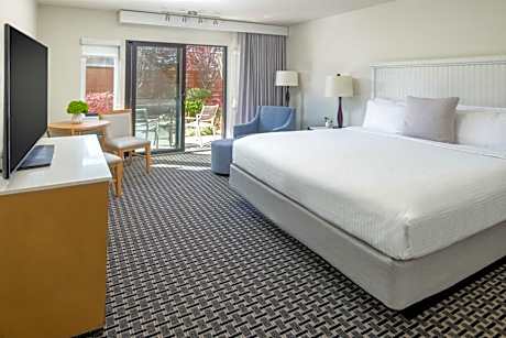 King Room with Roll-In Shower - Disability Access