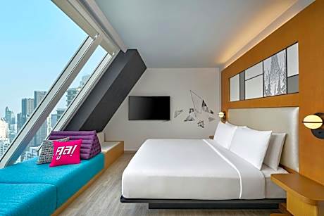 One-Bedroom Vibrant King Suite