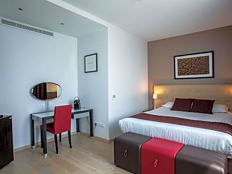 Superior Suite with 1 double bed and sofa