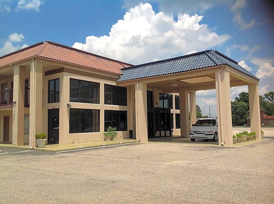 Days Inn by Wyndham Clinton