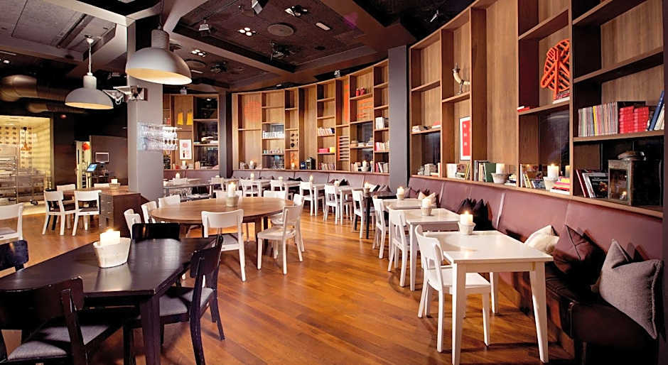 Home Hotel Folketeateret