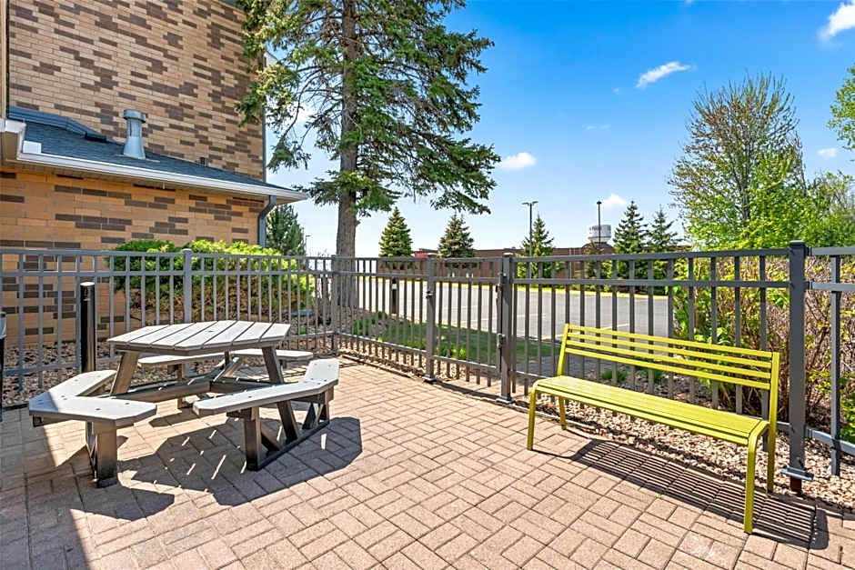 Spark by Hilton Eden Prairie