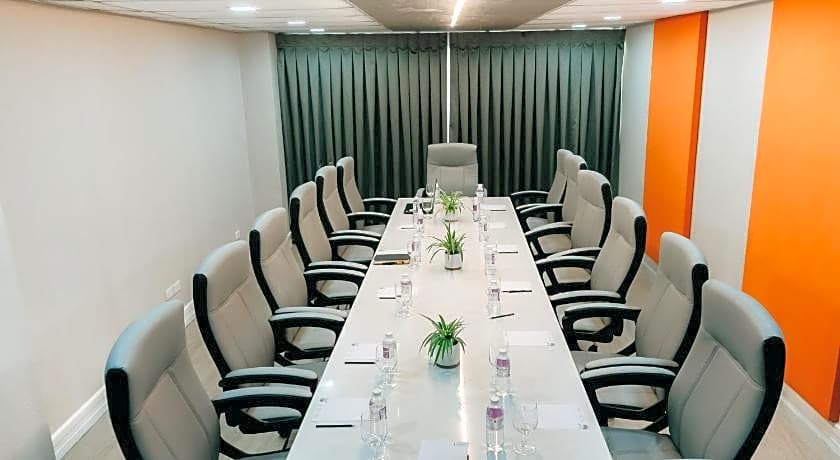 Goldberry Suites & Hotel Mactan