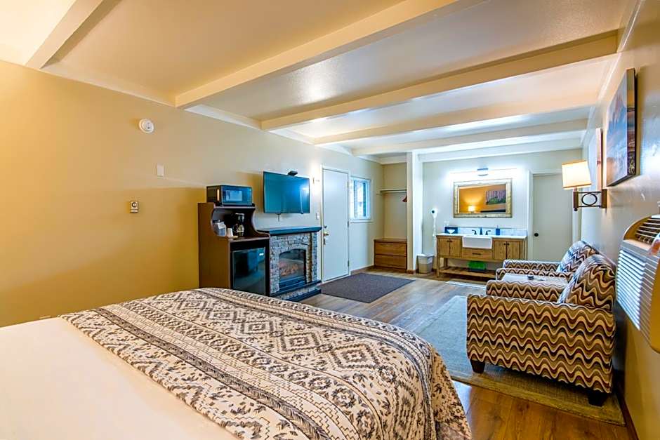 Glenwood Springs Cedar Lodge