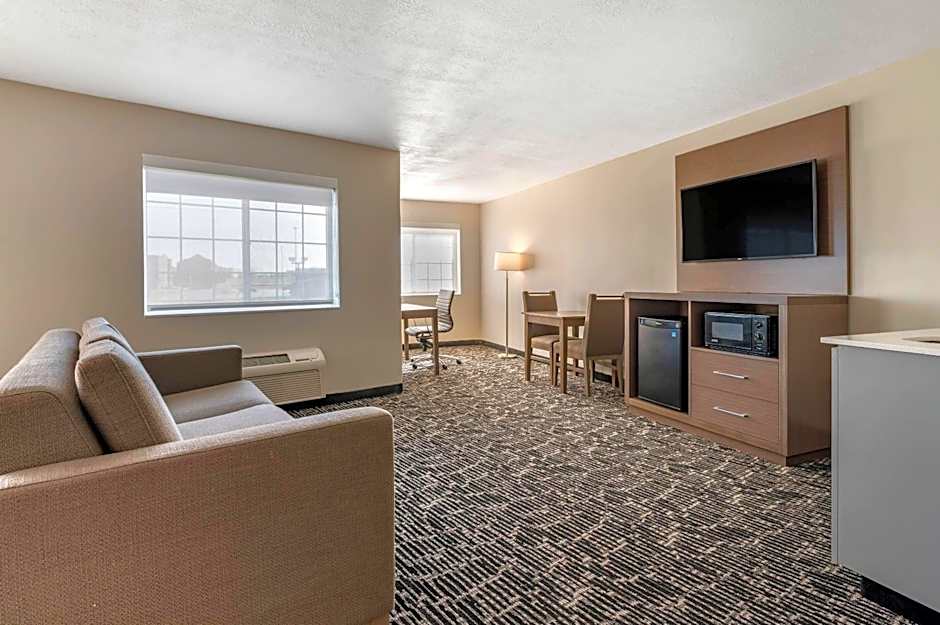 Clarion Pointe Indianapolis Airport
