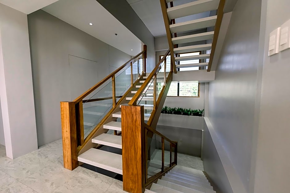 Madonna Hometel and Suites New Pandan