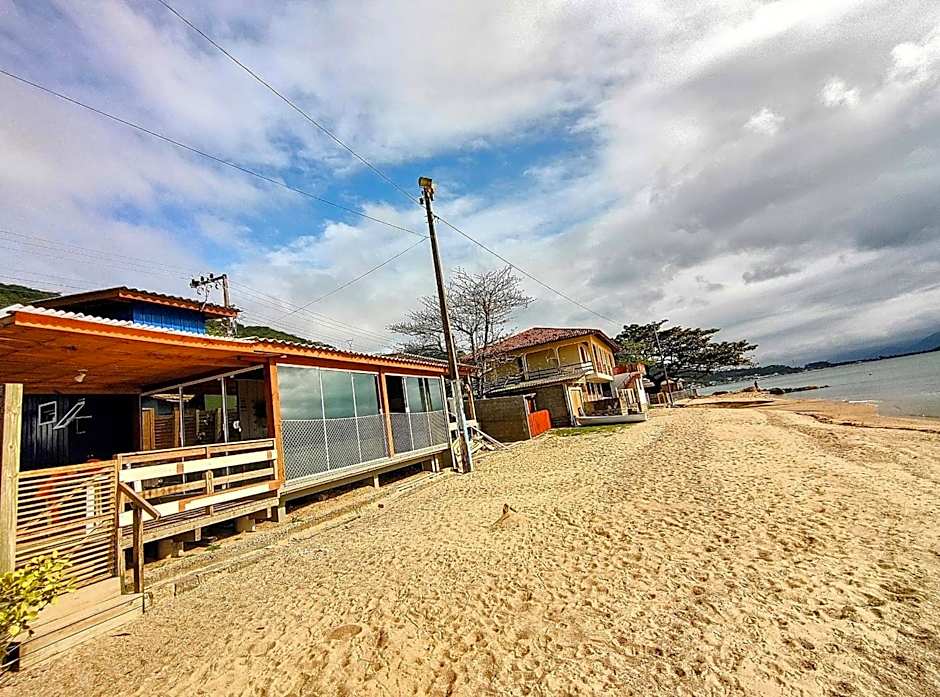 Casa charmosa pé na areia por do sol