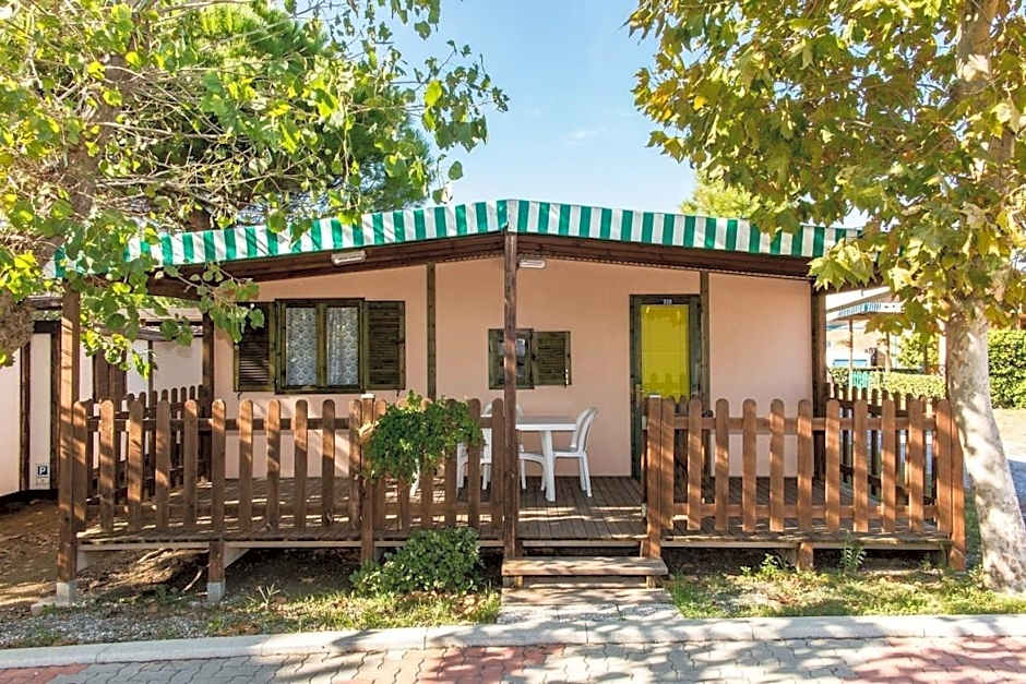 Pini Beach Village