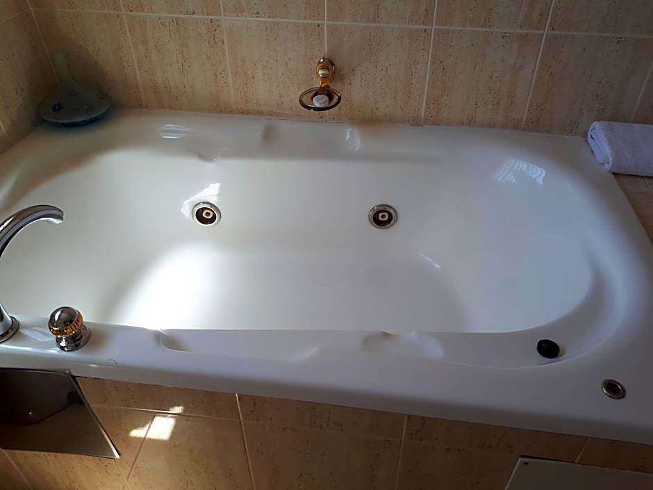 Hoyohoyo Chartwell Lodge