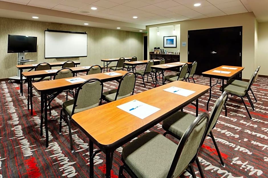 Holiday Inn Express & Suites Northeast, an IHG Hotel