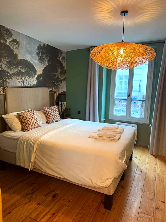 Le Village Montmartre by Hiphophostels