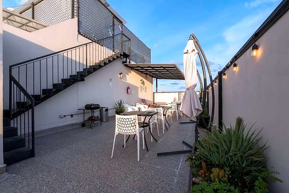401 Location 3Bdrm 2bath apt with AC Rooftop