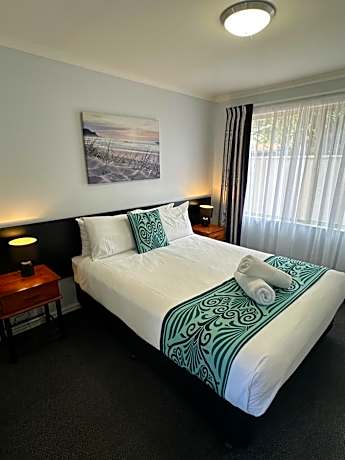 Deluxe One-Bedroom Apartment