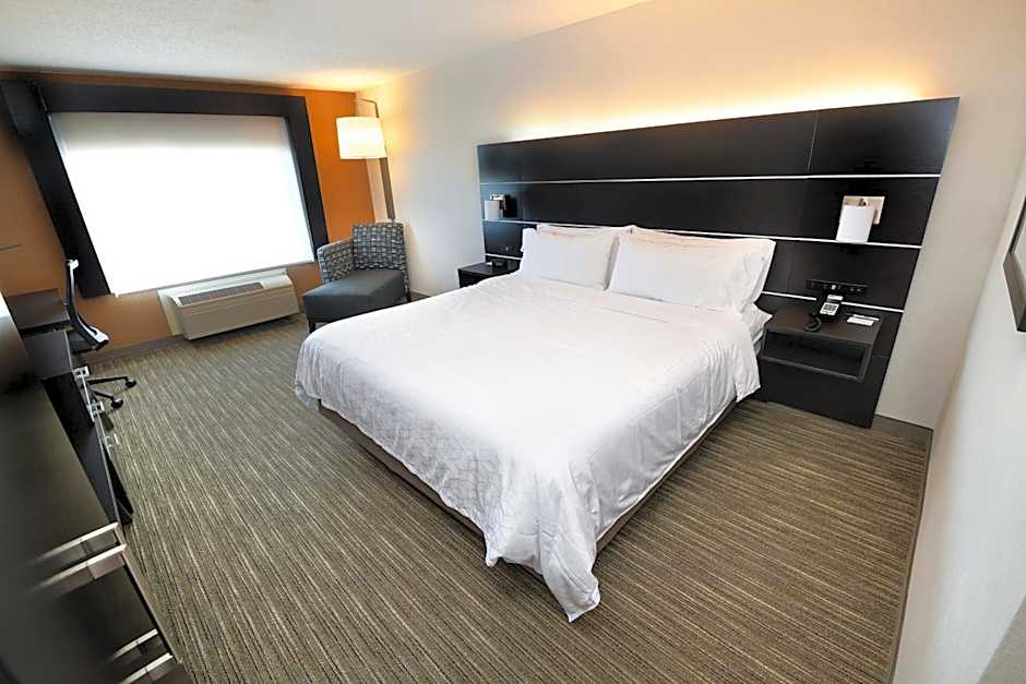 Holiday Inn Express Hotel & Suites Grand Forks By IHG