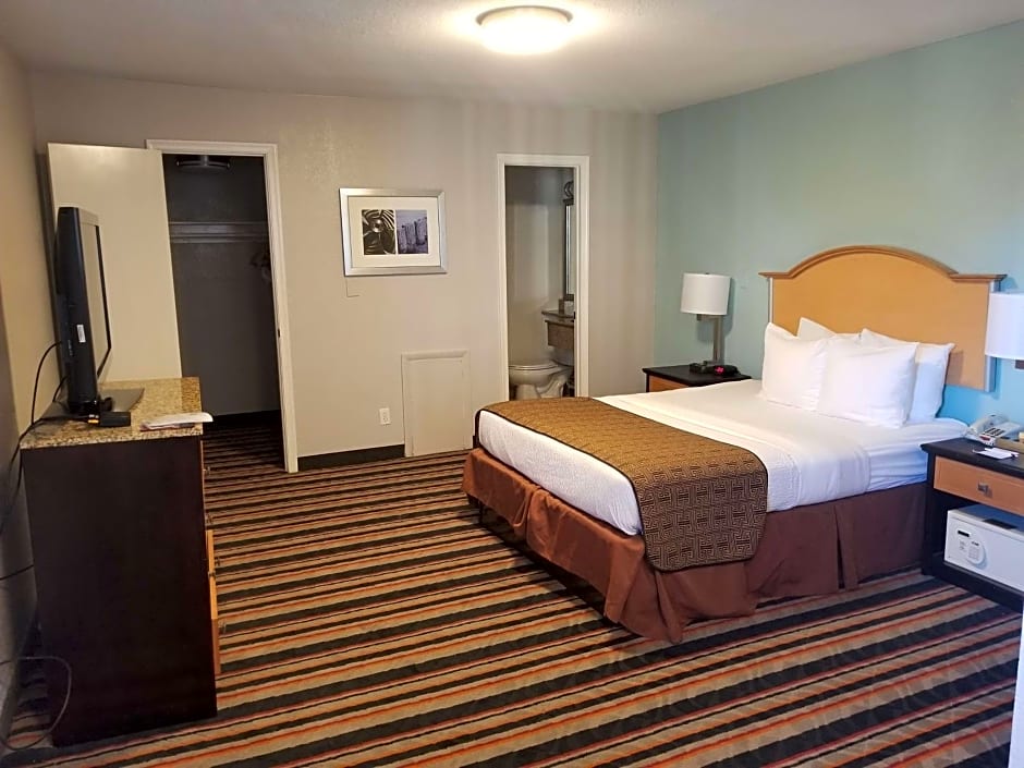 Best Western Plus Holiday Sands Inn & Suites