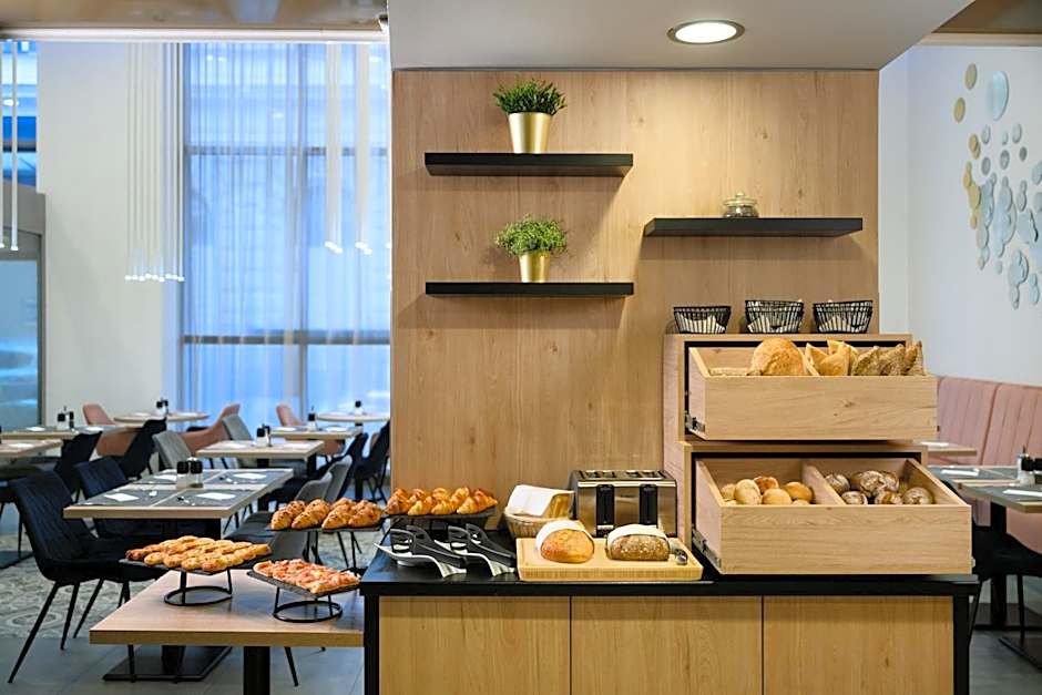 12 Revay Hotel