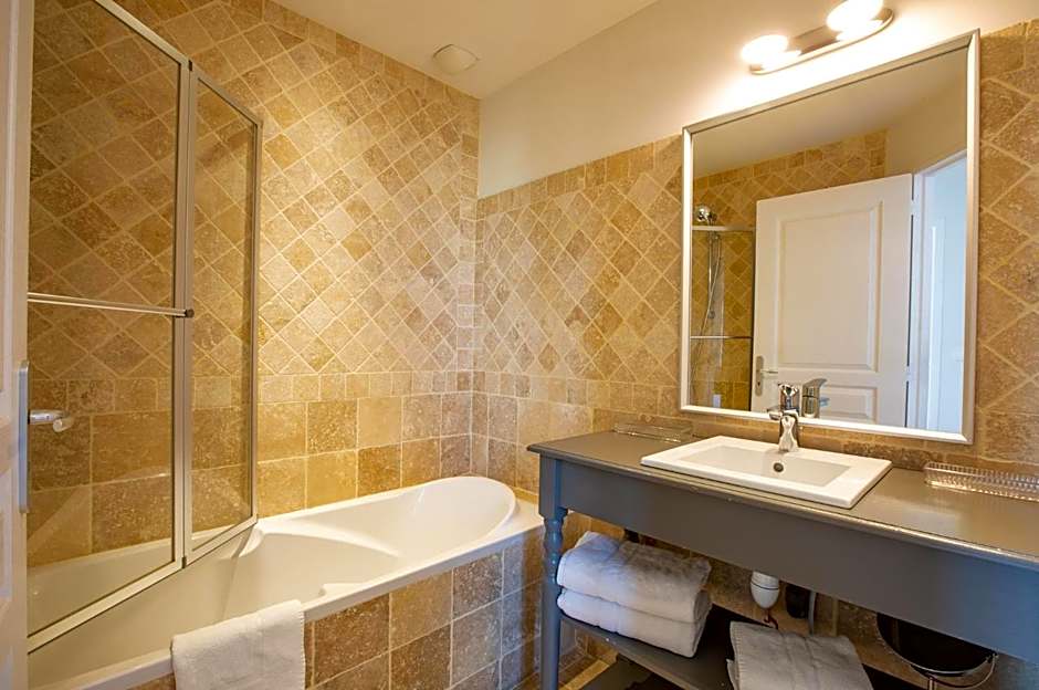 Le Castel Pierre - 7ch&7sdb avec clim, piscine XL, salle fitness et sauna pour 18 personnes
