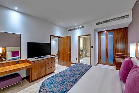 One-Bedroom Suite with Garden View - Lounge Access