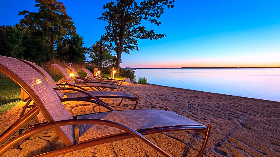 Best Western Premier The Lodge On Lake Detroit