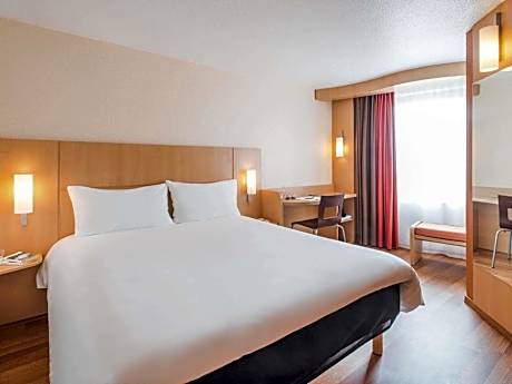 ibis Nantes Centre Tour Bretagne