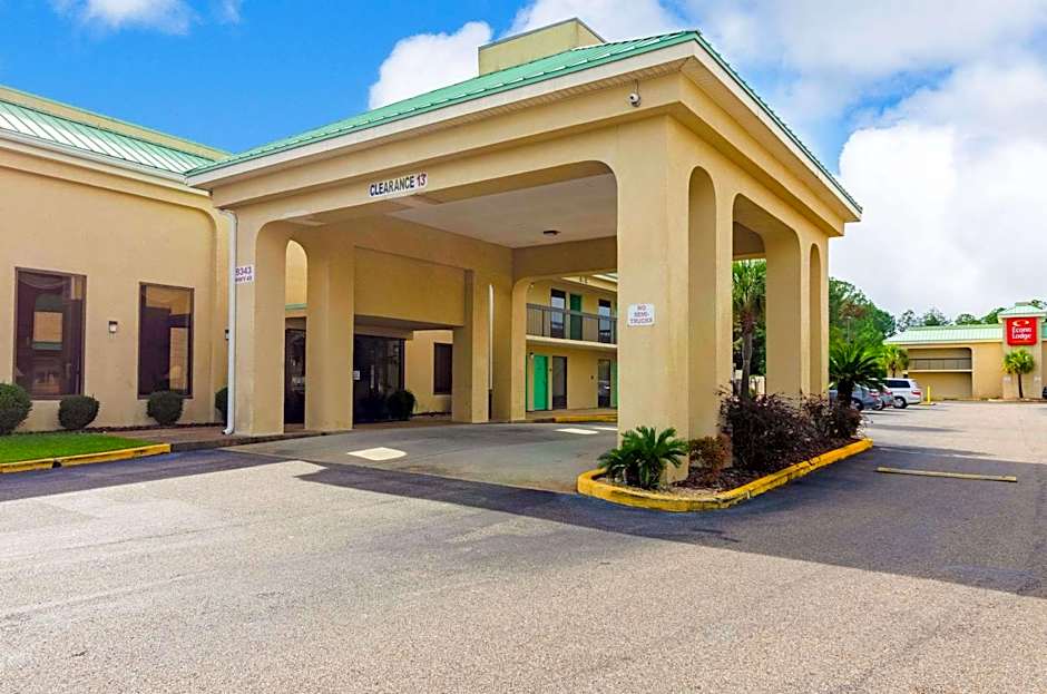 Econo Lodge Inn & Suites Gulfport Airport