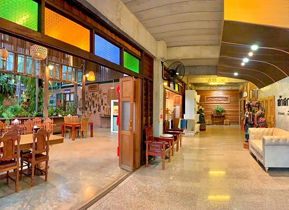 Hug Sakhonnakhon Hotel
