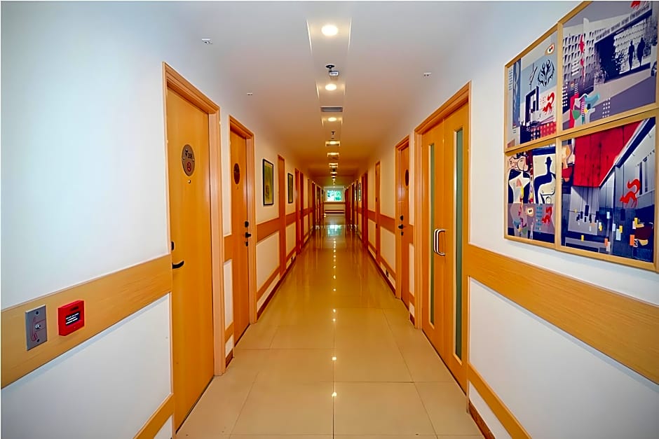 Red Fox by Lemon Tree Hotels, Dehradun