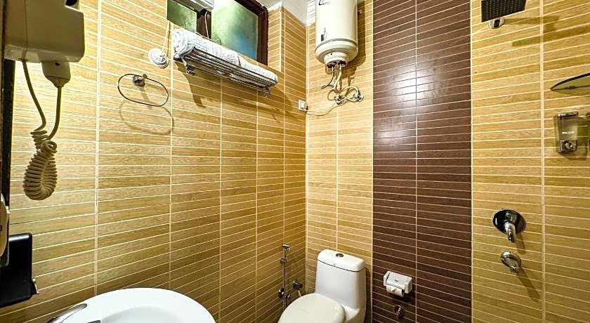 Hotel Nirvana Palace Near Parmarth Niketan