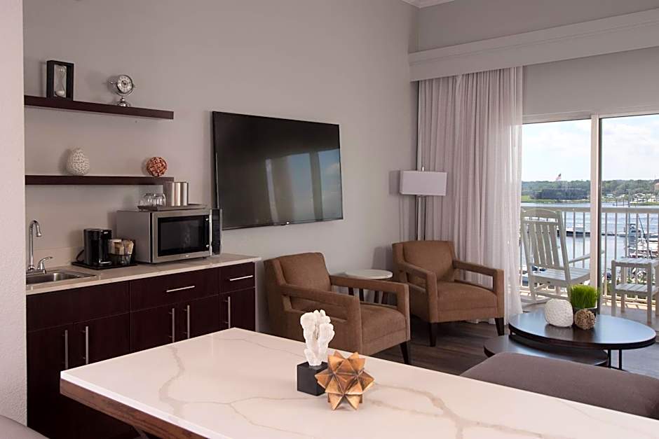 Courtyard by Marriott Charleston Waterfront