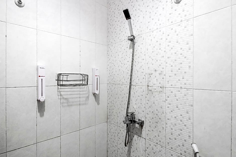 RedDoorz near Goa Sunyaragi