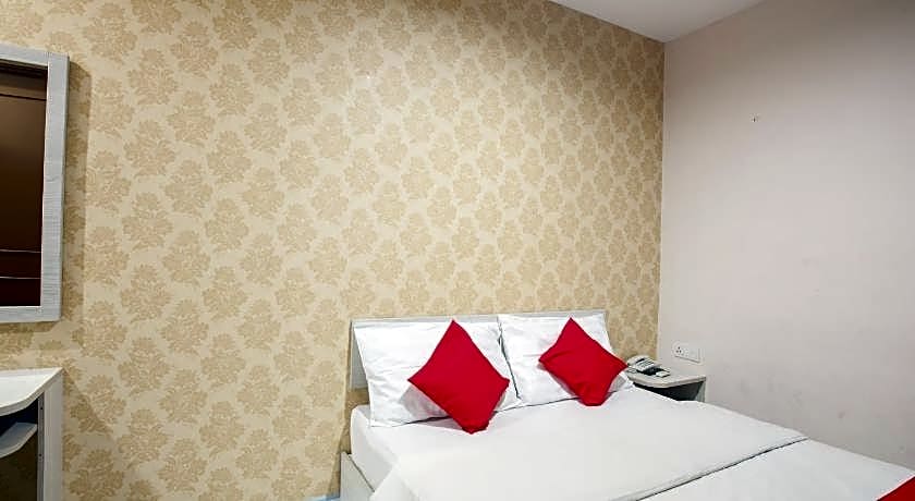 Super OYO 1163 Hotel Pulai