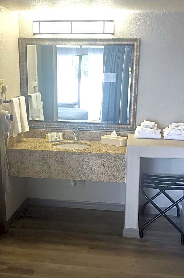 Days Inn by Wyndham Wildwood I-75