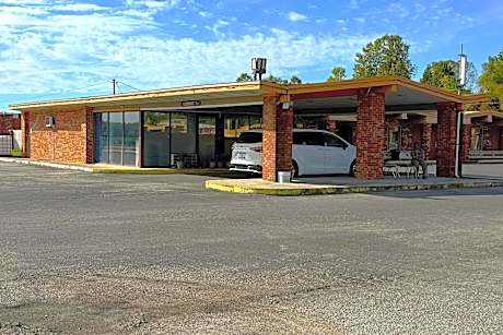 OYO Hickory House Inn