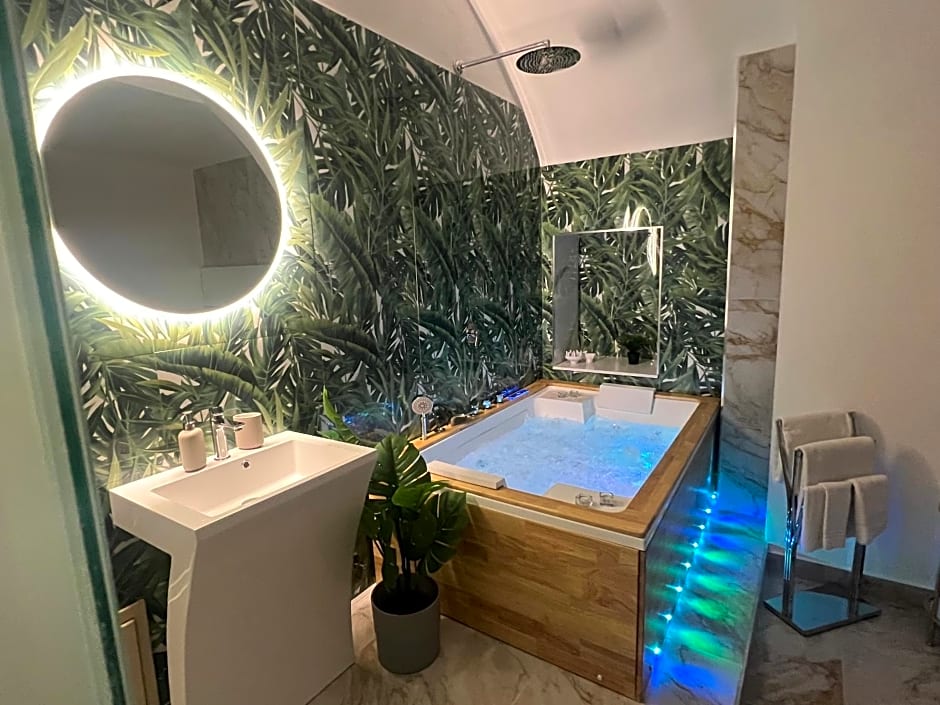 ETNEA 208 LUXURY JACUZZI SUITE Catania