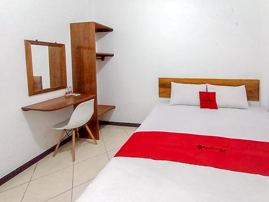 RedDoorz Syariah near Universitas Jenderal Soedirman 3