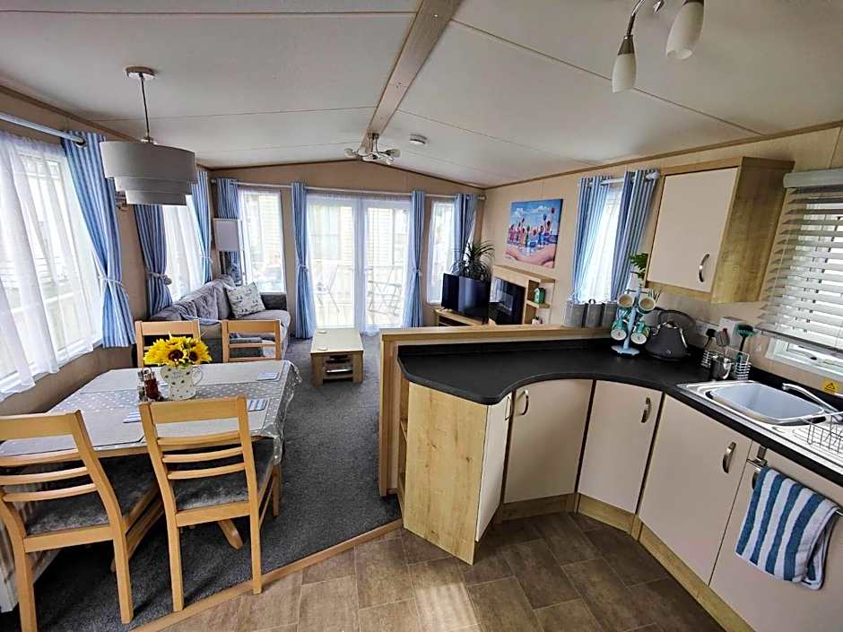 Premium Holiday Home in The New Forest at Hoburne Bashley - Leisure Passes Available to Purchase