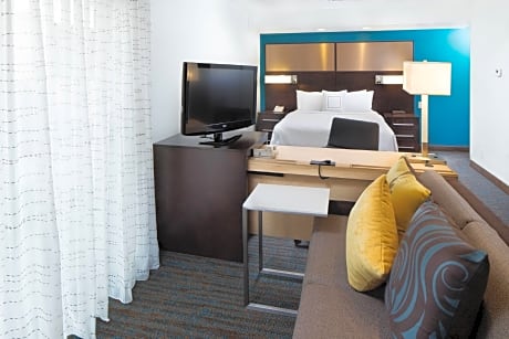 Studio, 1 Queen Bed with Sofa bed, Accessible (Hearing) (1 Queen Bed and 1 Double Sofa Bed)