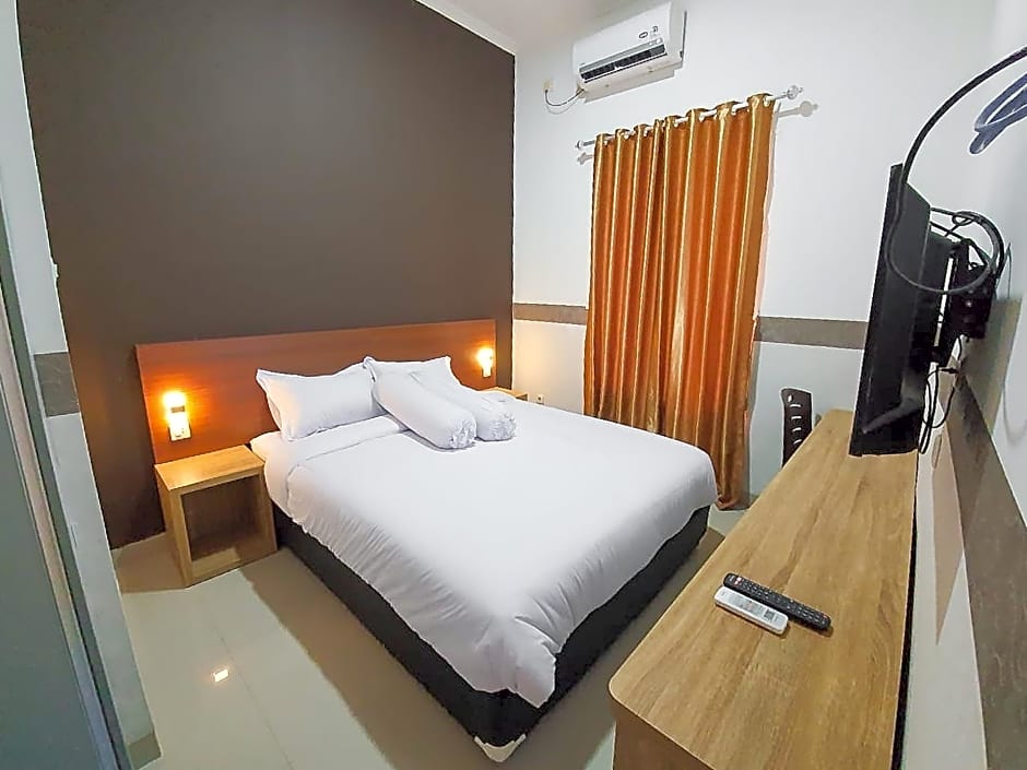 RedDoorz Syariah near Kota Cinema Mall Jatiasih