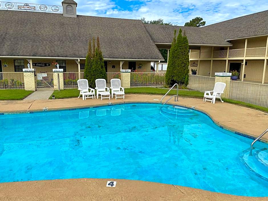 Riverwood Inn