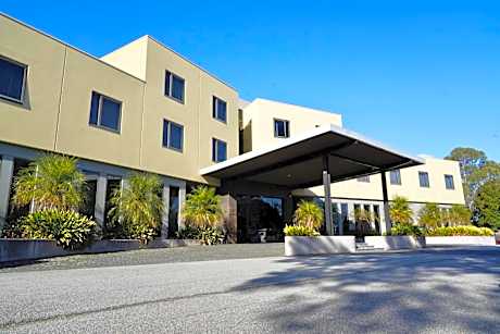 Golden Pebble Hotel